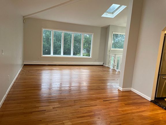 3rd image of 2785 Oxford Pl