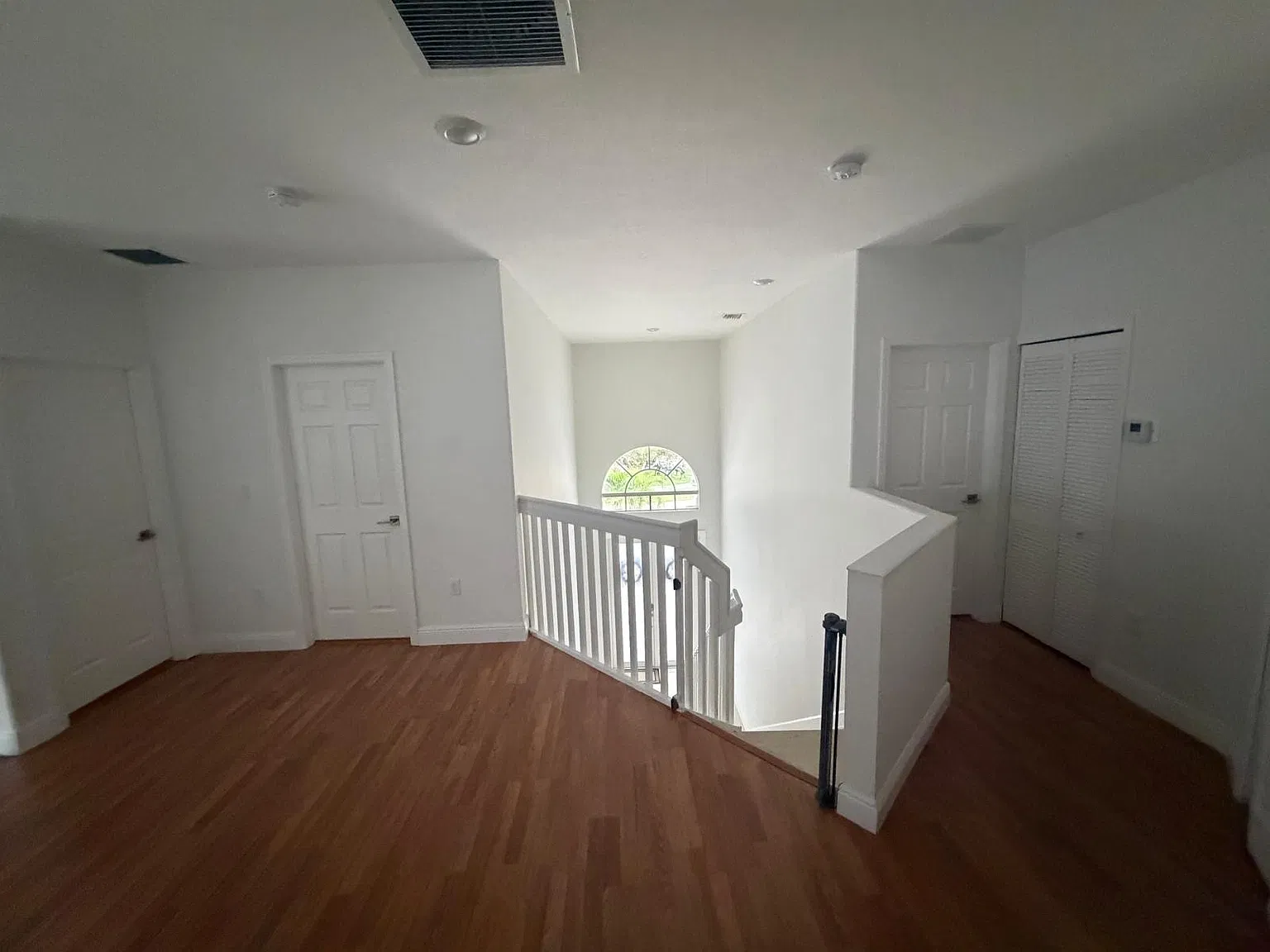 5 bed, 3600 sqft, $5,000 — Photo 3