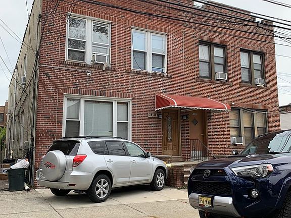 5th image of 2931 200th St APT 1F