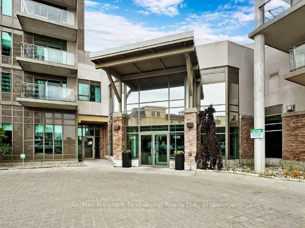 1215 Bayly St Penthouse 103, Pickering, ON L1W 0B4