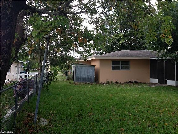 3rd image of 1331 NE Pine Island Ln