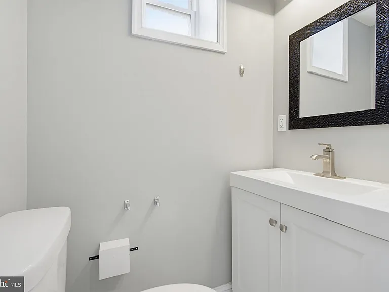 1429 Olive St — Photo 12