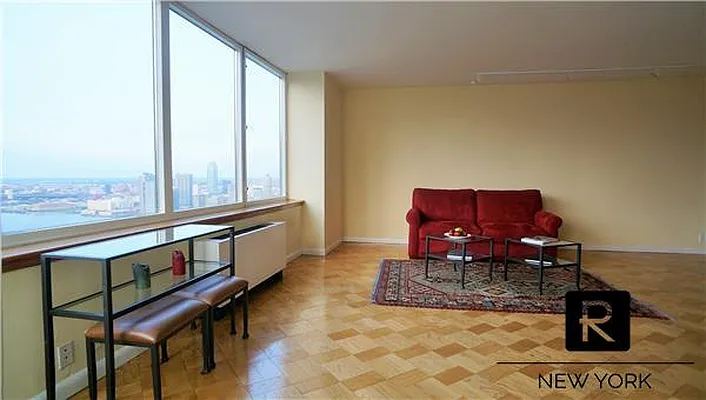 Rented by R New York | media 78