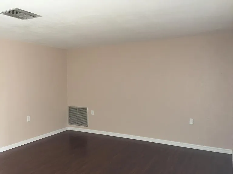 5204 Forest Hills Dr — Photo 3