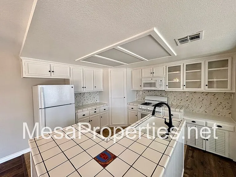 7891 Corona Ave — Photo 9