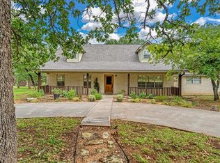 26 Oak Valley Dr, Fredericksburg, TX 78624