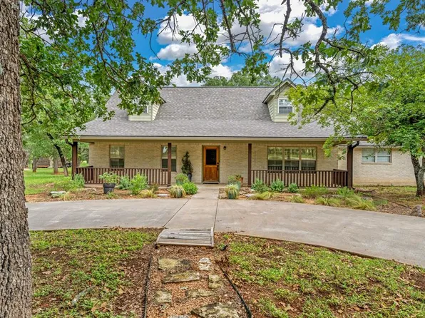 26 Oak Valley Dr, Fredericksburg, TX 78624