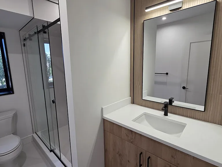 1047B Anderson Ave — Photo 31