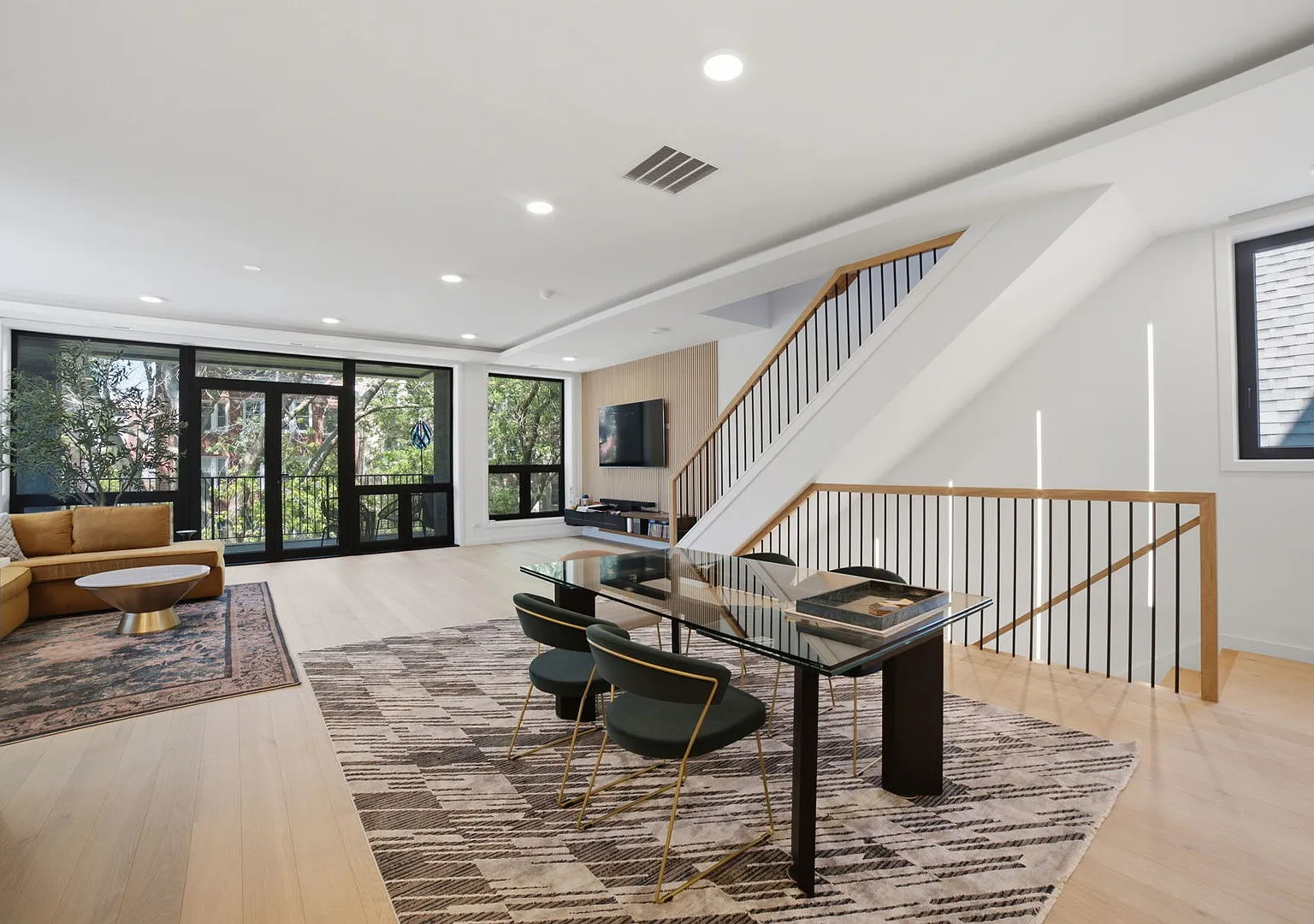 3 bed, 2.5 bath, $5,900 — Photo 4
