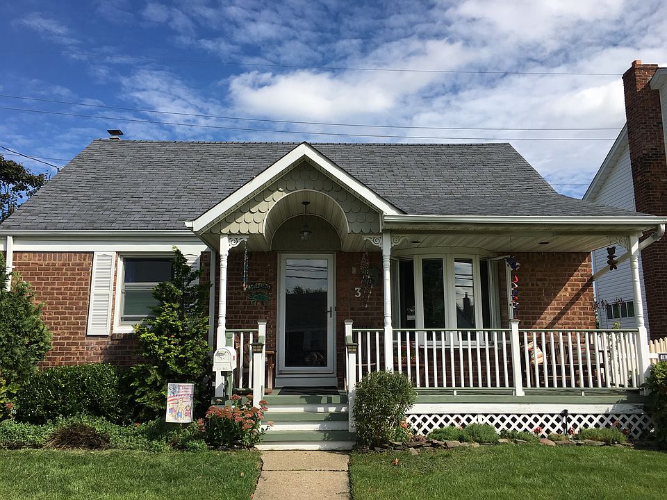 Beautiful front porch 