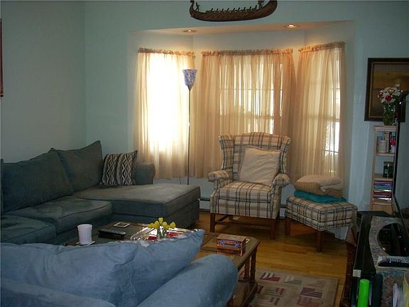3rd image of 16 Winchester Court #42