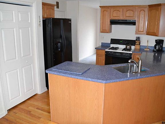 4th image of 23 Heather Dr