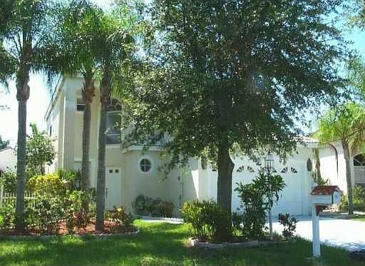 1st image of 110 Woodlake Cir