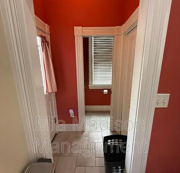 304 E 33rd St — Photo 8
