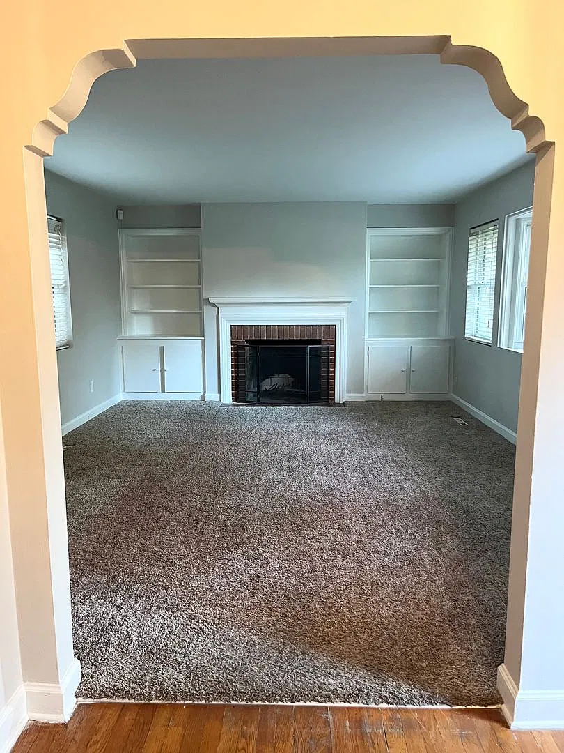 4 Bedroom Home- Just outside HAAF — Photo 3