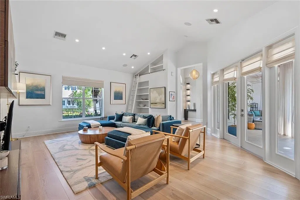 5 bed, 3.5 bath, 3277 sqft, $48,000 — Photo 4