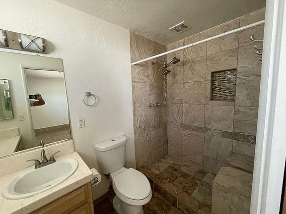 5th image of 4231 Valley View Ave