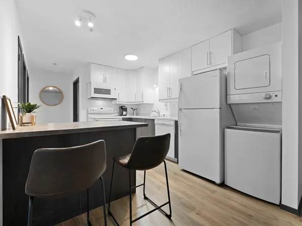 1005 S Lake St #C, Neenah, WI 54956