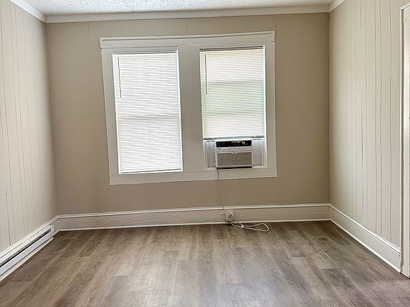 4th image of 1400 E 7th St #B