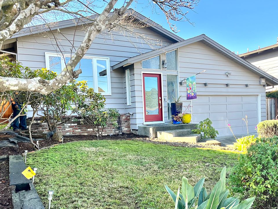 1st image of 687 Bayview Dr