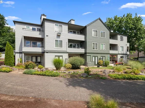 4970 S Landing Dr Unit 302, Portland, OR 97239