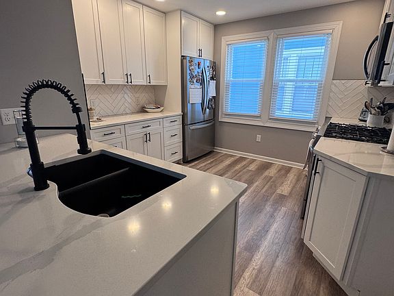 4th image of 628 Parkside Ave #1