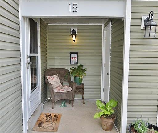 3rd image of 15 Saint Walter Ln