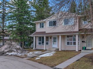 174 N Woodmont Ter SW, Calgary, AB T2W 4Z4