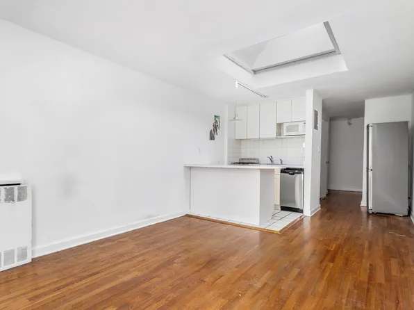 151 East 20th Street 5F image 2 of 4