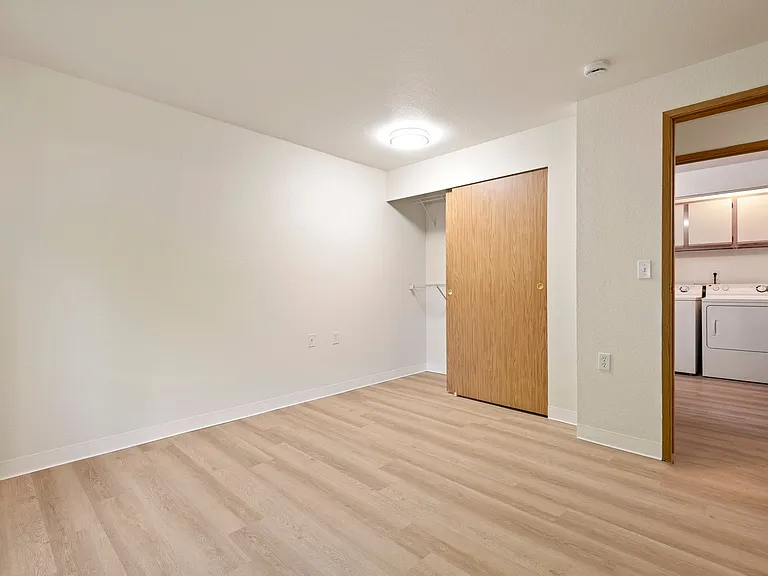 Glenbrook Apartments — Photo 21