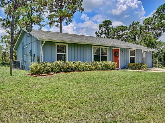 Home For Sale In Acreage