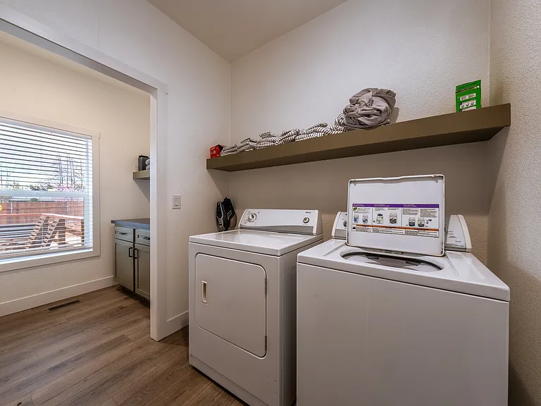 523 W Vance Dr — Photo 14