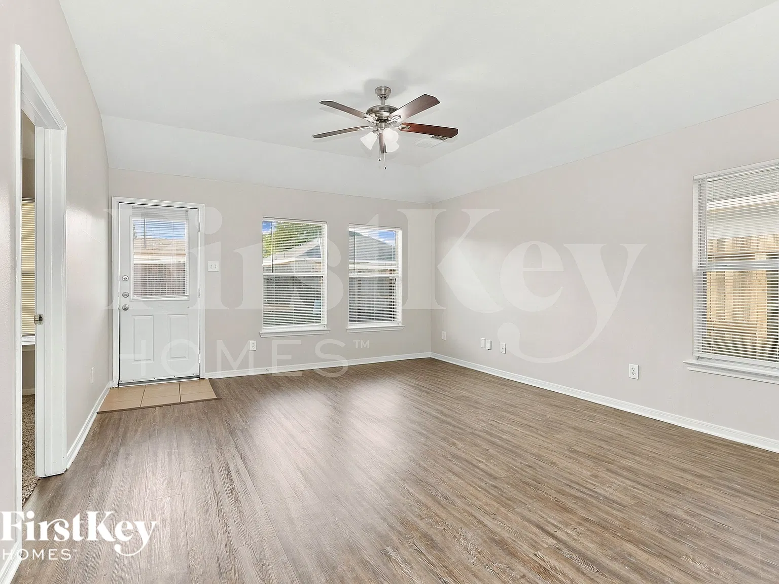 3 bed, 2.0 bath, 1408 sqft, $1,770 — Photo 3