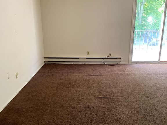 3rd image of 1129-1143 W Perry St #2B-1BA-900SQFT