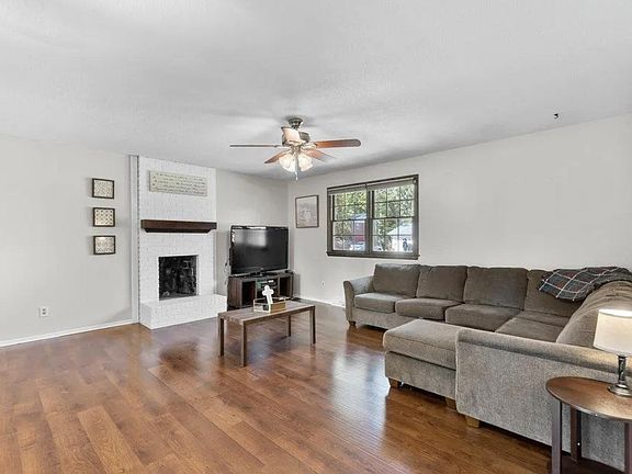 5th image of 2423 Glenridge Dr