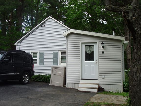 Adorable front Entry