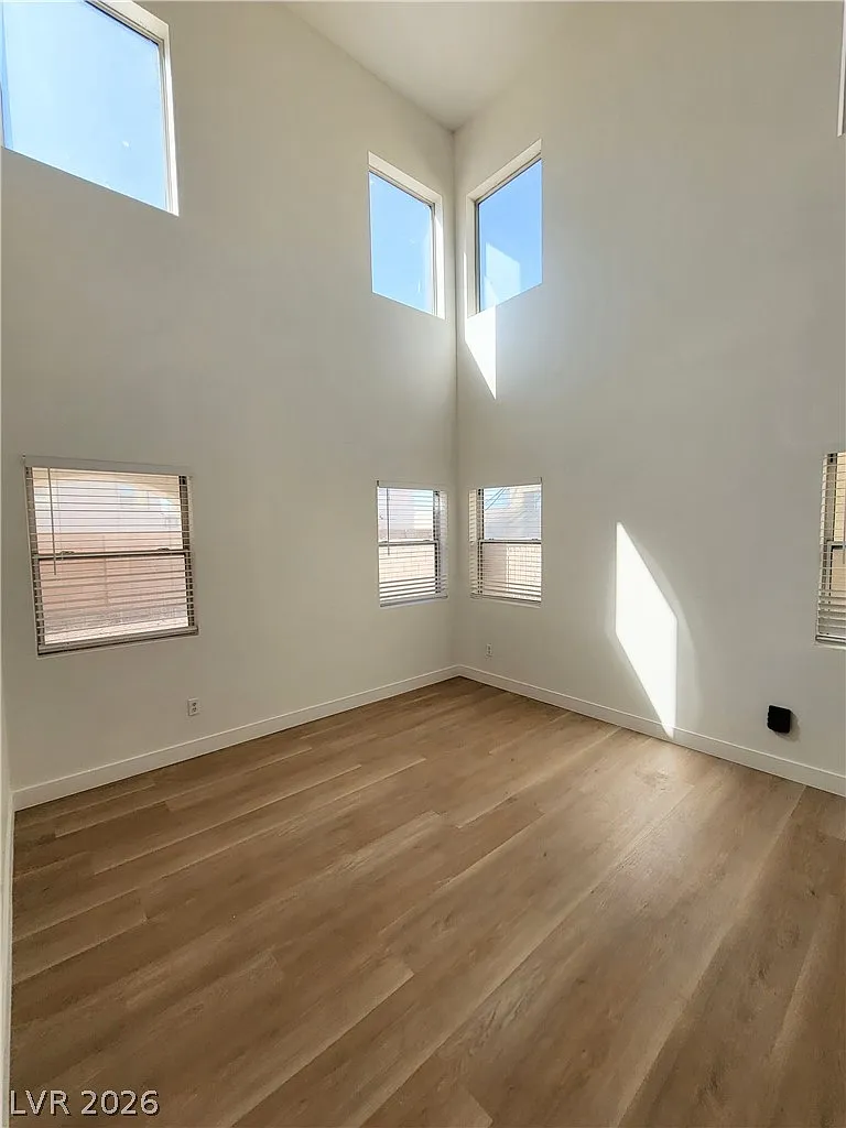 4 bed, 2.5 bath, 1503 sqft, $1,995 — Photo 2