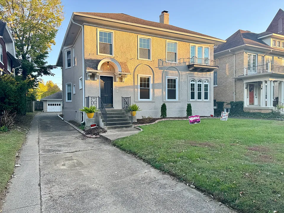 2044 Douglass Blvd