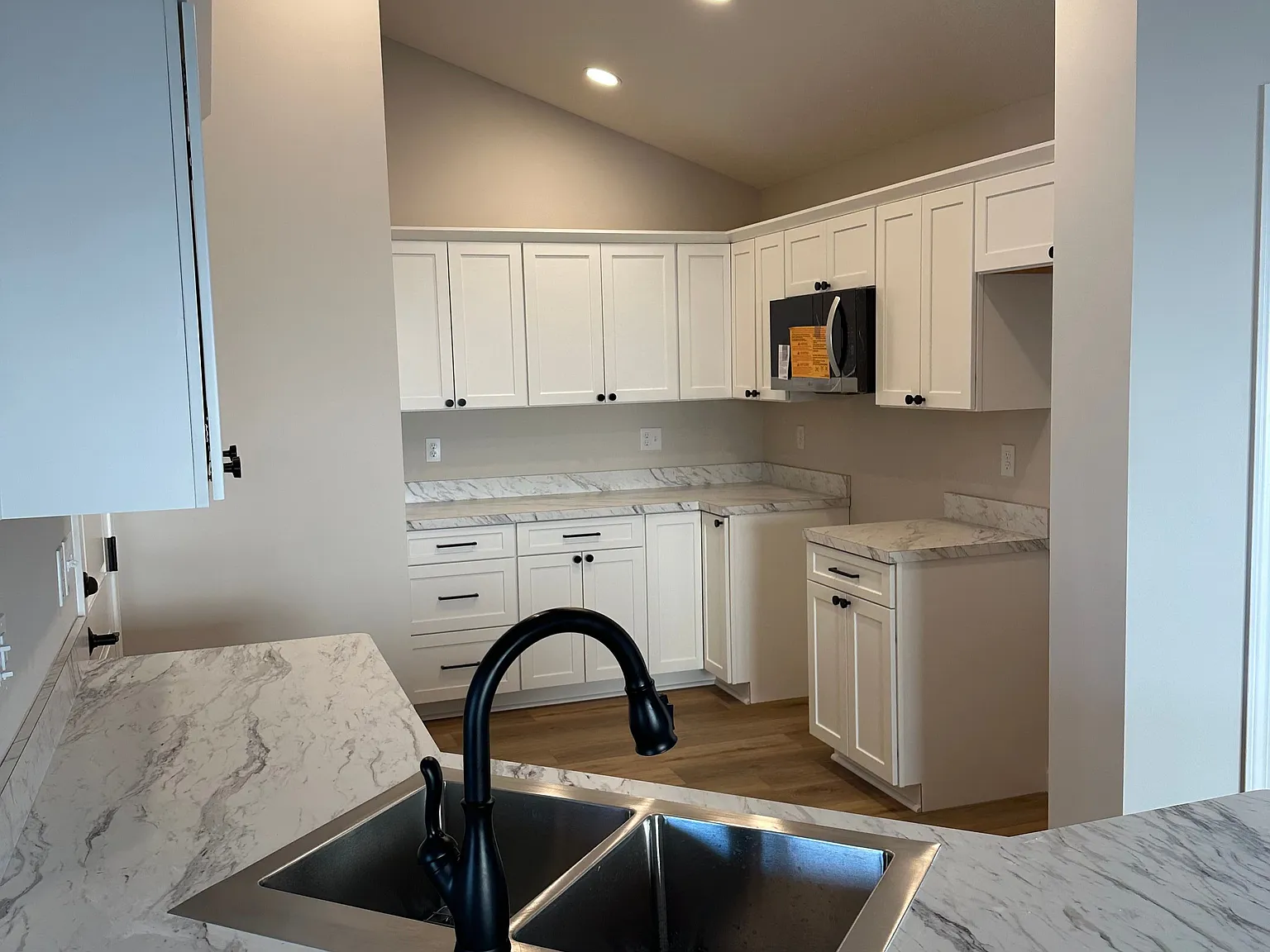 3 bed, 2.0 bath, 1250 sqft, $1,800 — Photo 2