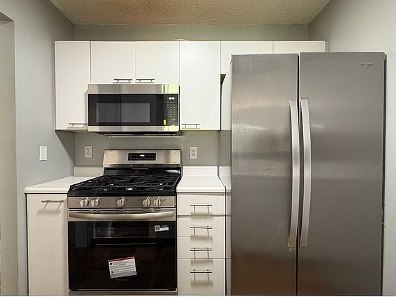 3rd image of 2247 Teardrop Ave