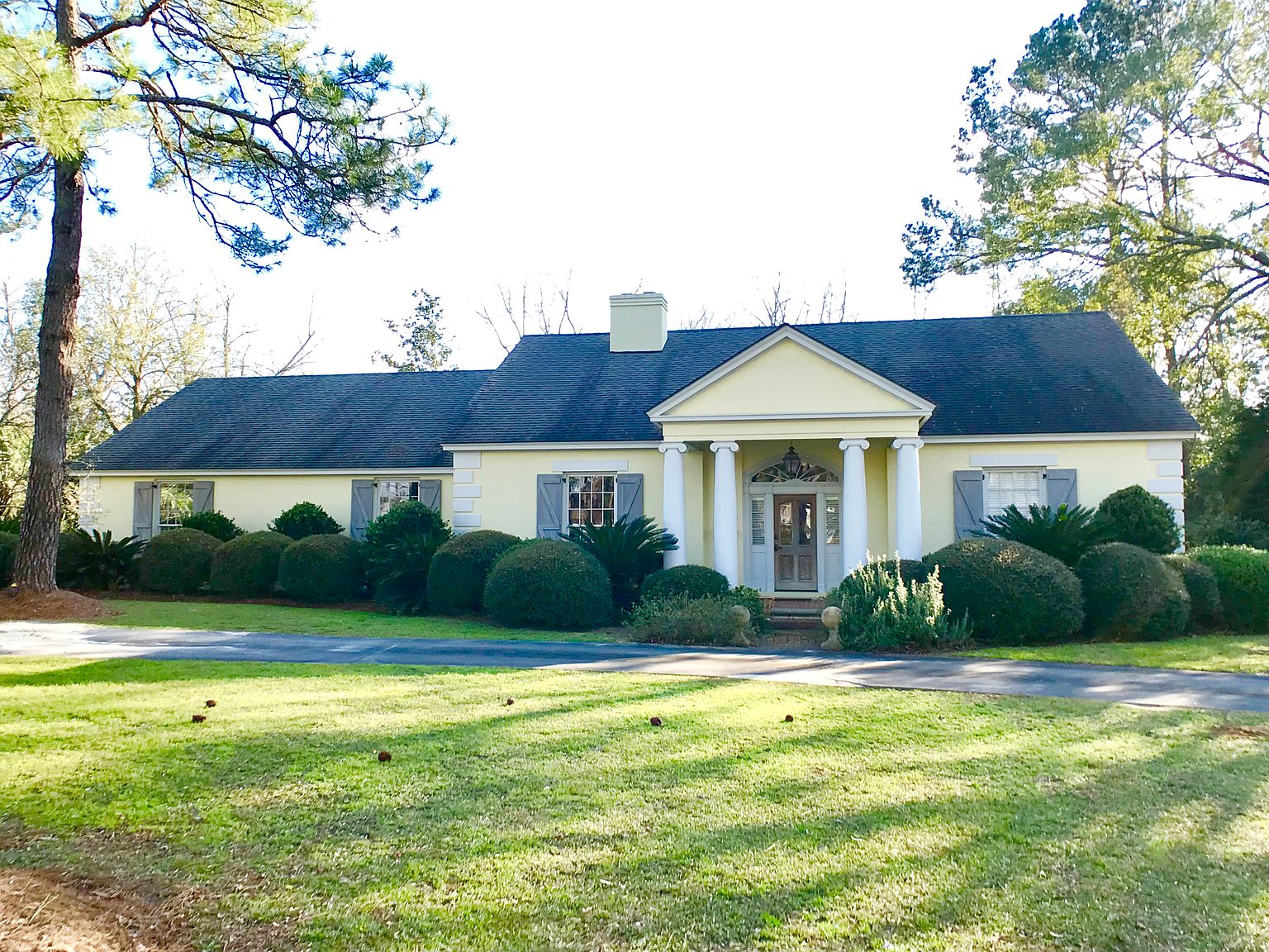 Captivating Mid-Century Home In The Heart Of Ocilla