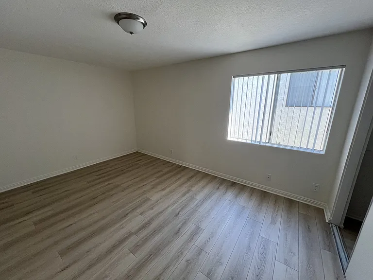 1055 E Spazier Ave #J — Photo 10