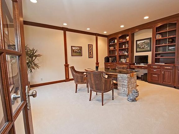 4th image of 7110 Woodhall Ct