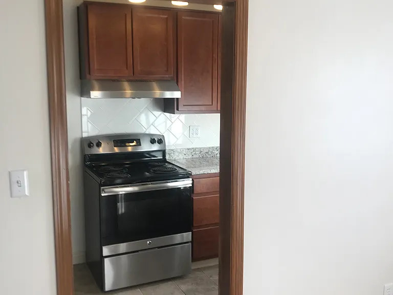 1497 W 7th Ave — Photo 8