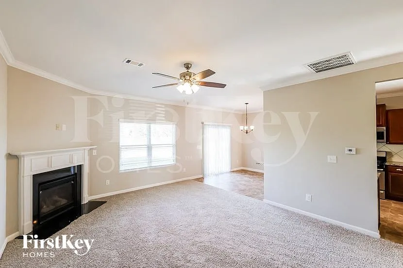 4 bed, 3.5 bath, 2613 sqft, $2,815 — Photo 4