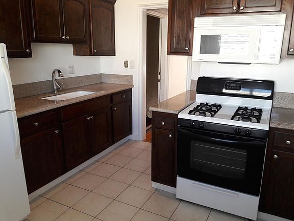 5th image of 1342 1/2 N Edgemont St