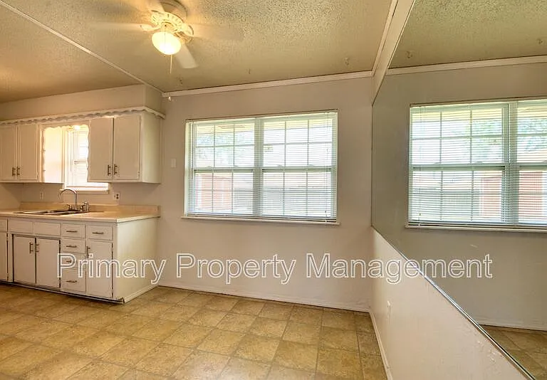 924 NW 14th St — Photo 11