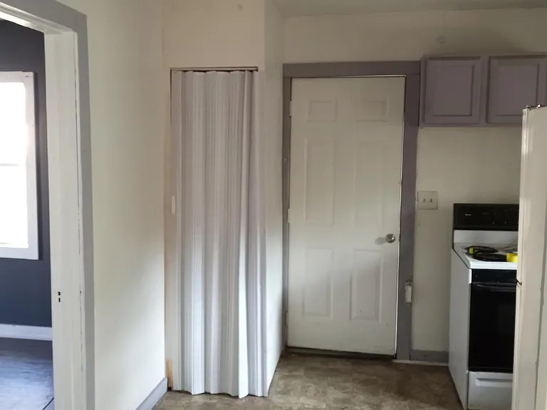 210 Eisenhower St — Photo 5
