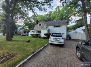 301 Riveredge Rd, Tenafly, NJ 07670