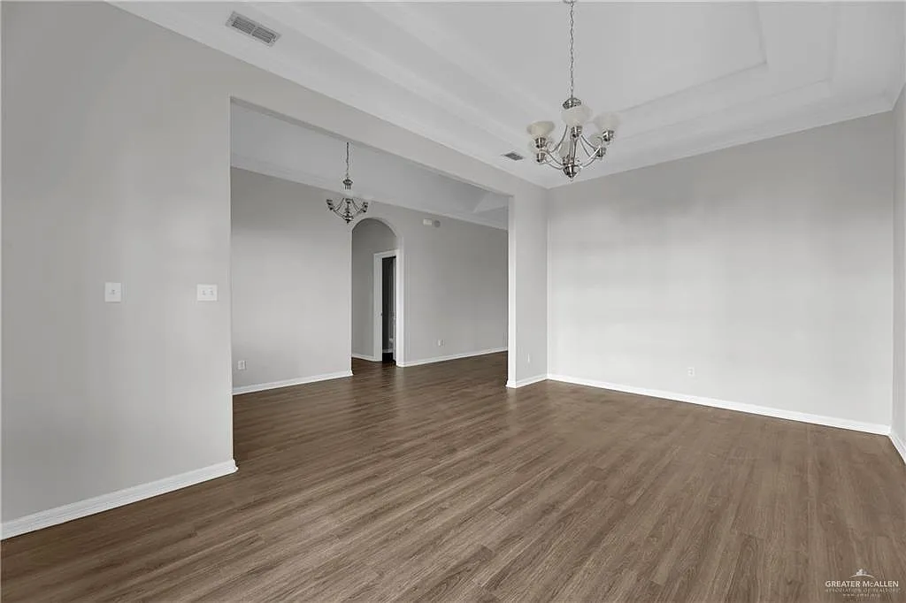 3 bed, 2.5 bath, 2155 sqft, $2,300 — Photo 4